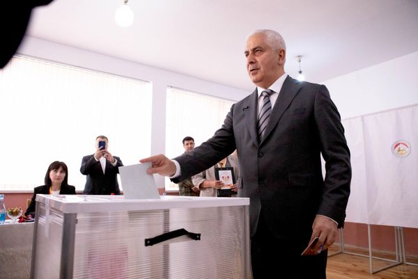 Марат Камболов на выборах президента РЮО - Sputnik Южная Осетия