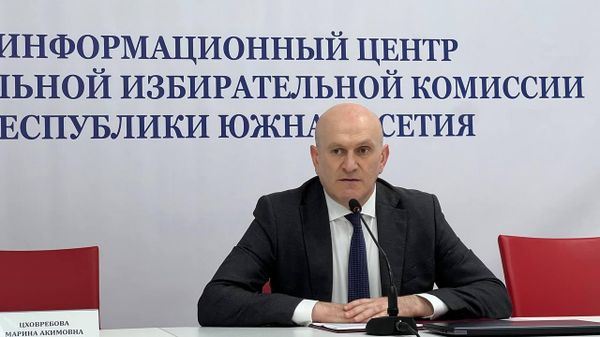 Глава МИД РЮО Ахсар Джиоев на брифинге в информационном центре ЦИК  - Sputnik Южная Осетия