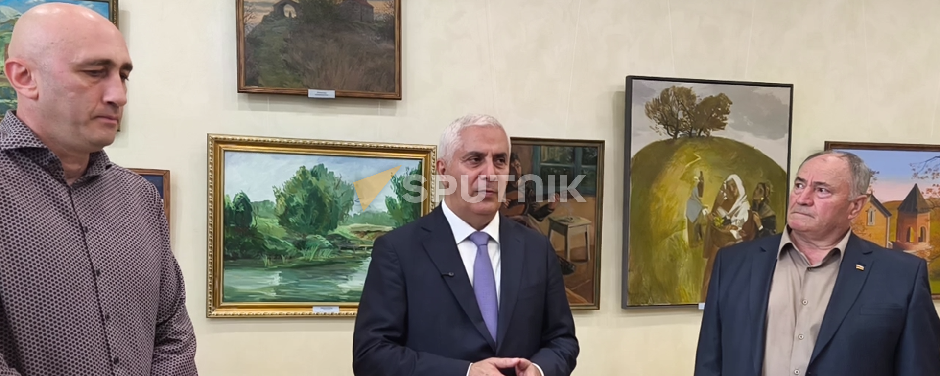 Избранный президент Южной Осетии Марат Камболов на выставке художников в Цхинвале - Sputnik Южная Осетия, 1920, 20.09.2026
