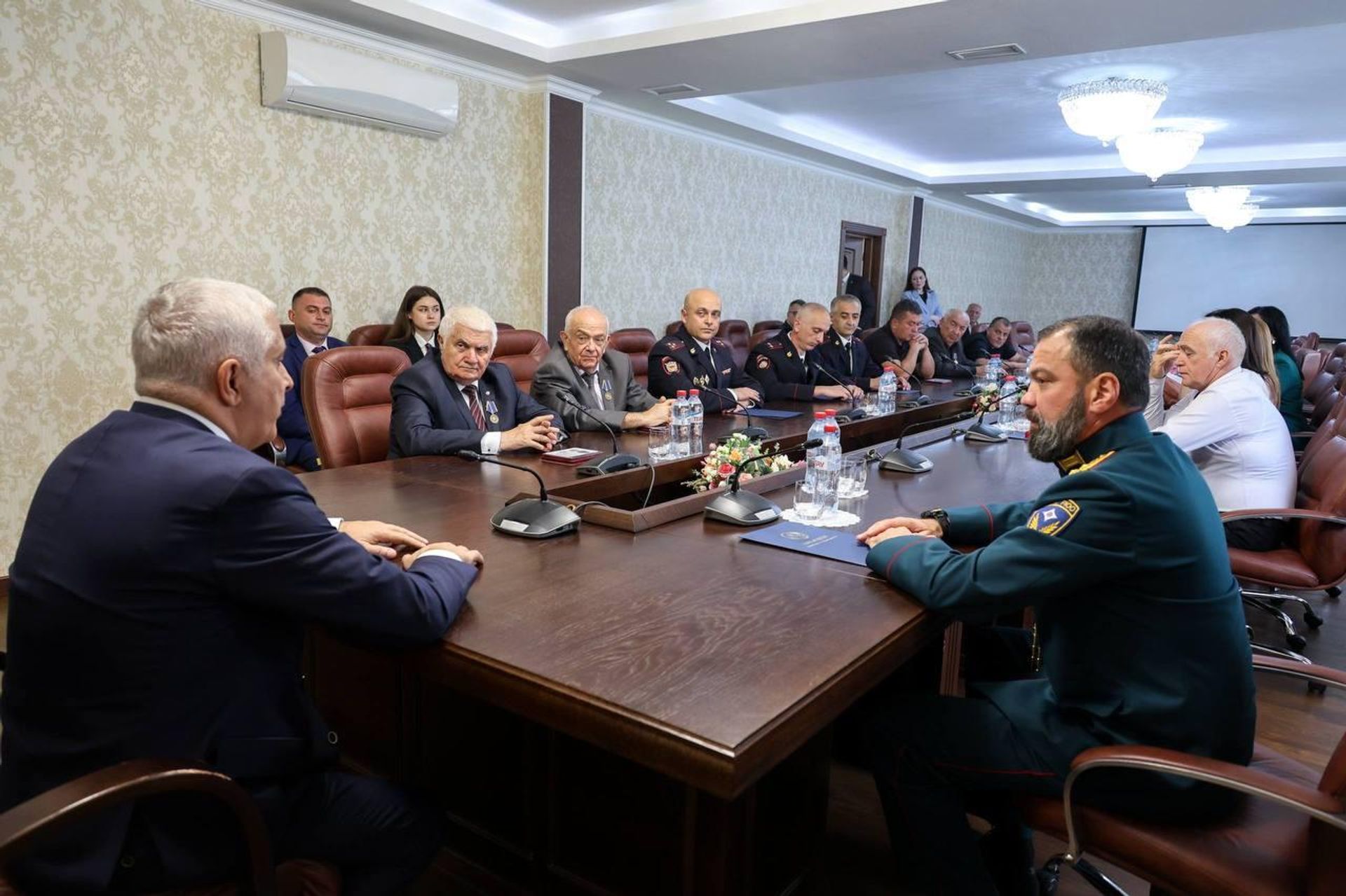  Марат Камболов наградил отличившихся представителей различных сфер - Sputnik Южная Осетия, 1920, 20.09.2026