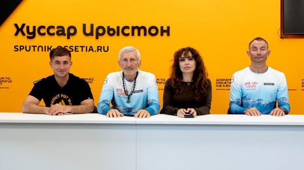 Андрей Кокоев, Артур Козаев, Вера Бибилова и Владимир Алябьев - Sputnik Южная Осетия