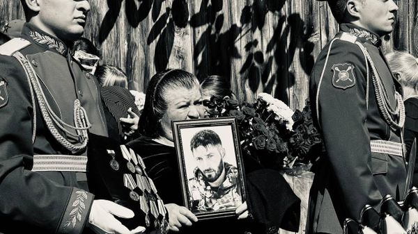 В Дзау проводили в последний путь участника СВО Ацамаза Парастаева - Sputnik Южная Осетия