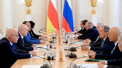 Глава МИД РФ Сергей Лавров встретился с главой МИД Абхазии Олегом Барцицем и главой МИД Южной Осетии Ахсаром Джиоевым