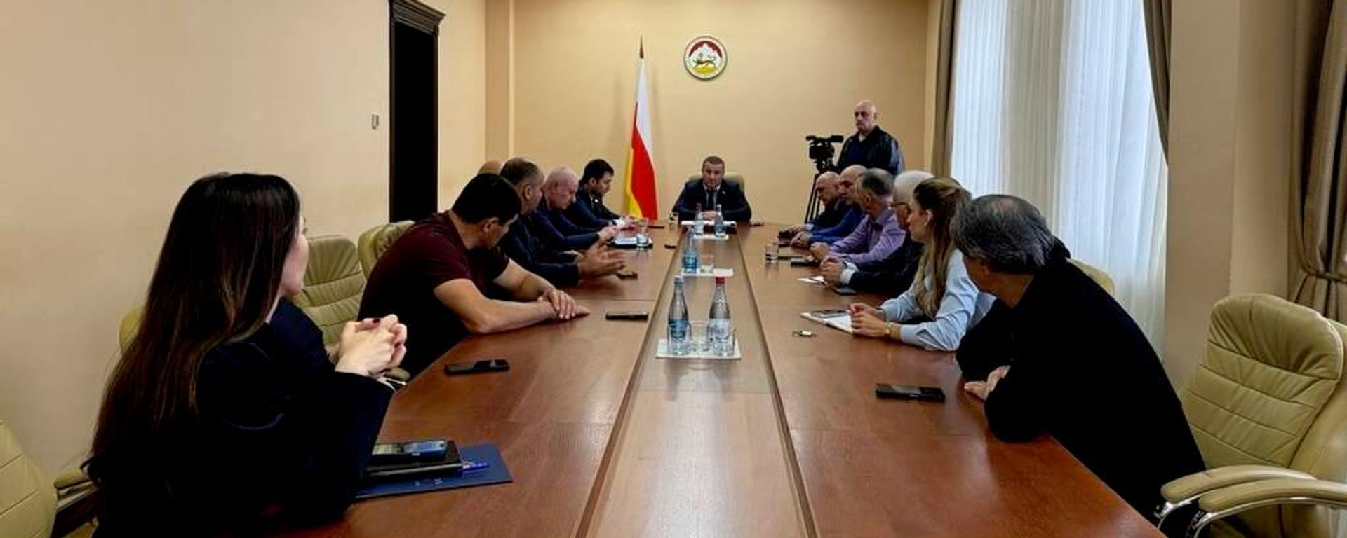 Заседании парламентского комитета по экономике, малому предпринимательству и сельскому хозяйству Южной Осетии - Sputnik Южная Осетия, 1920, 02.10.2026