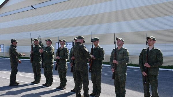 Курс практических занятий инструкторов Преображенского полка с личным составом роты Почетного караула Минобороны РЮО - Sputnik Южная Осетия