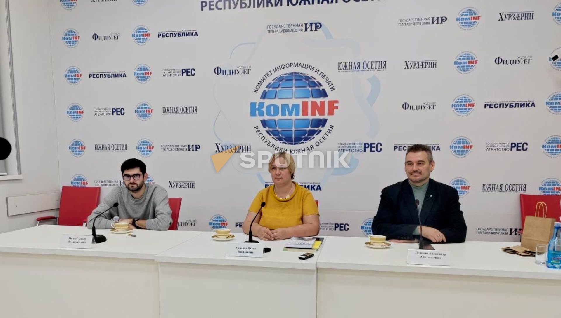 Специалисты Всероссийского института генетических ресурсов растений (ВИР) на пресс-конференции в комитете информации и печати Южной Осетии Специалисты Всероссийского института генетических ресурсов растений (ВИР) на пресс-конференции в комитете информации и печати Южной Осетии - Sputnik Южная Осетия, 1920, 08.10.2026