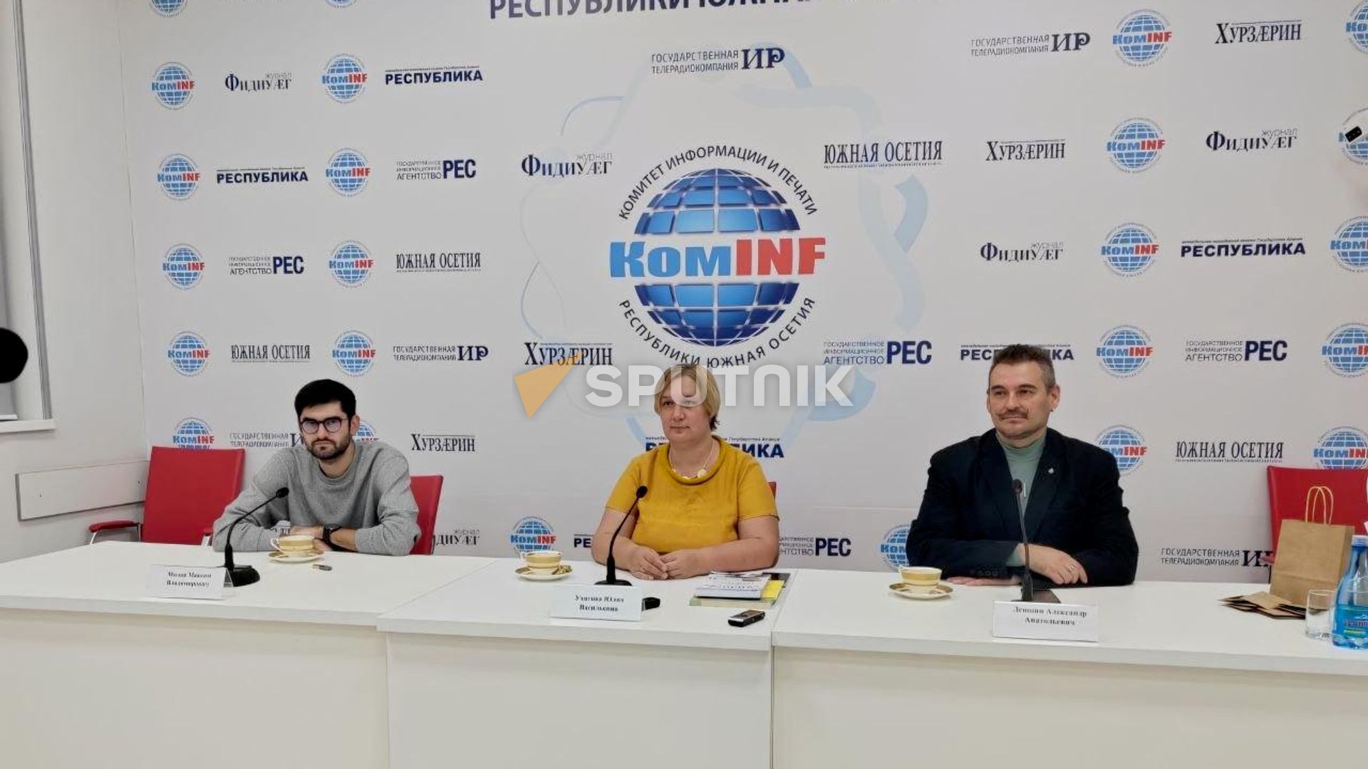 Специалисты Всероссийского института генетических ресурсов растений (ВИР) на пресс-конференции в комитете информации и печати Южной Осетии - Sputnik Южная Осетия, 1920, 09.10.2026