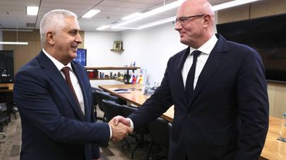 Президент Южной Осетии Марат Камболов провел рабочую встречу с зампредседателя правительства РФ Дмитрием Чернышенко