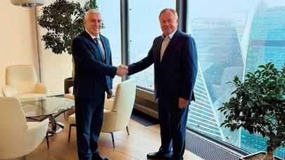 Глава ВТБ Андрей Костин обсудил с президентом Южной Осетии Маратом Камболовым инвестпроекты и помощь школам
