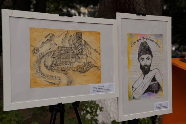 В Цхинвале прошли памятные мероприятия в честь 167-летия со дня рождения Коста Хетагурова В Цхинвале прошли памятные мероприятия в честь 167-летия со дня рождения Коста Хетагурова - Sputnik Южная Осетия