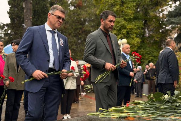 В Цхинвале прошли памятные мероприятия в честь 167-летия со дня рождения Коста Хетагурова В Цхинвале прошли памятные мероприятия в честь 167-летия со дня рождения Коста Хетагурова - Sputnik Южная Осетия
