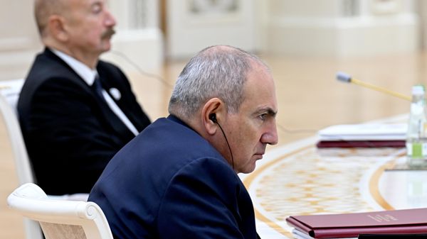 Премьер-министр Никол Пашинян и президент Азербайджана Ильхам Алиев. Архивное фото  - Sputnik Южная Осетия