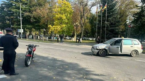 В Цхинвале столкнулись легковой автомобиль и мотоцикл - Sputnik Южная Осетия