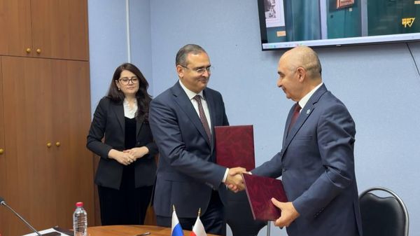 Ректоры Юго-Осетинского государственного университета и Северо-Осетинского государственного университета Вадим Тедеев и Алан Огоев подписали обновленное соглашение о сотрудничестве - Sputnik Южная Осетия