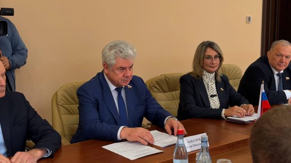 Встреча спикера парламента Южной Осетии Алана Маргиева с делегацией Совета Федерации РФ во главе с председателем Комитета Совета Федерации по обороне и безопасности Виктором Бондаревым - Sputnik Южная Осетия