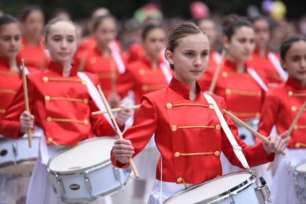 Участницы парада прошли под ритмы маршей - Sputnik Южная Осетия