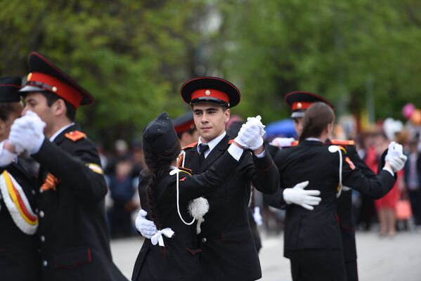 Вальс в исполнении учащихся кадетского корпуса минобороны РЮО - Sputnik Южная Осетия