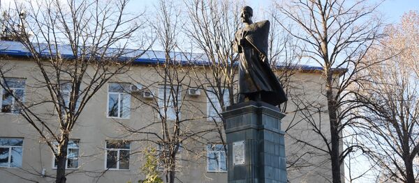 Памятник Коста Хетагурова в Цхинвале Памятник Коста Хетагурова в Цхинвале - Sputnik Южная Осетия