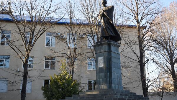Памятник Коста Хетагурова в Цхинвале - Sputnik Южная Осетия