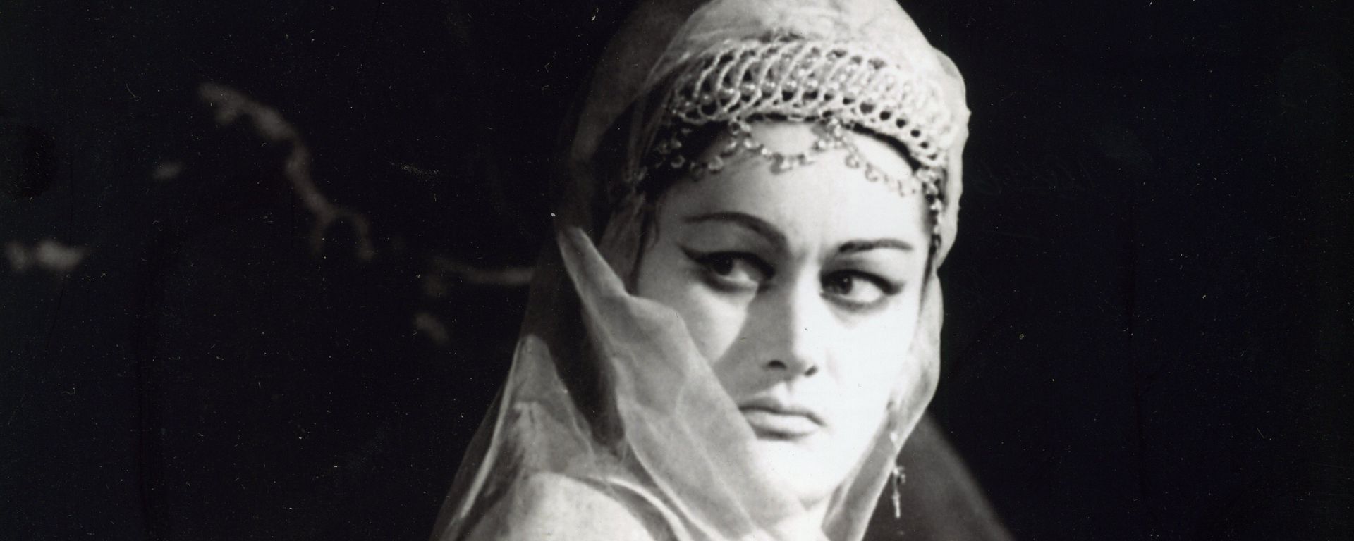 Эвелина Гугкаева в спектакле Ночь лунного затмения - Sputnik Южная Осетия, 1920, 15.07.2026