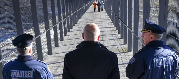 Пешеходный КПП Нарва-2 на границе РФ и Эстонии Пешеходный КПП Нарва-2 на границе РФ и Эстонии - Sputnik Южная Осетия