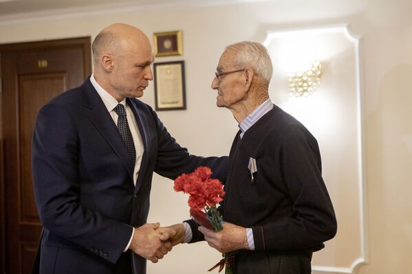 Награждение ветеранов Великой Отечественной войны в посольстве РФ в Цхинвале - Sputnik Южная Осетия