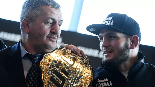 Российский боец MMA Хабиб Нурмагомедов (справа) и его отец Абдулманап Нурмагомедов - Sputnik Южная Осетия