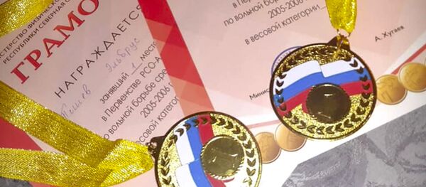 Цхинвайлаг богалтæ рамбылдтой цыппар майдан - Sputnik Хуссар Ирыстон