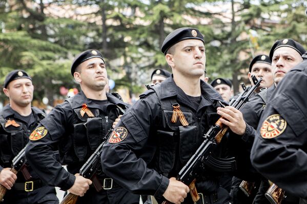 Бойцы ОМОН на Параде Победы - Sputnik Южная Осетия
