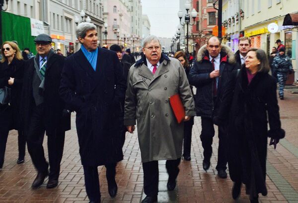 Госсекретарь США Джон Керри совершил прогулку по Арбату - Sputnik Южная Осетия