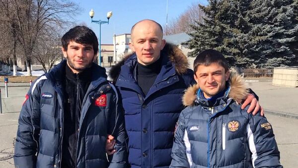 Чемпионы Европы по вольной борьбе Артур Найфонов и Азамат Тускаев вернулись на родину - Sputnik Южная Осетия