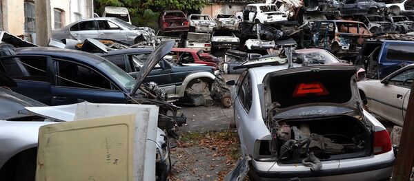 Кладбище автомобилей: рынок автозапчастей в Цхинвале Кладбище автомобилей: рынок автозапчастей в Цхинвале - Sputnik Южная Осетия