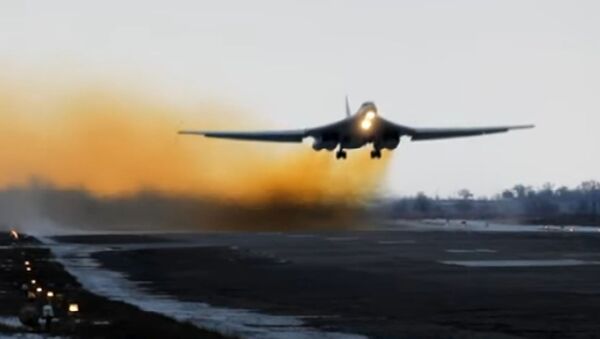 Видео полета стратегических ракетоносцев Ту-160 - Sputnik Южная Осетия
