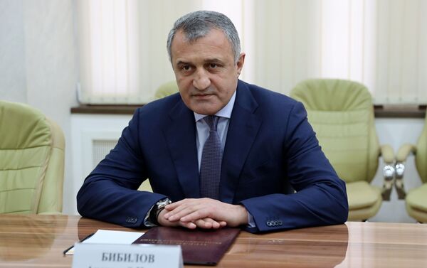 Встреча президента РЮО Анатолия Бибилова с делегацией из Абхазии  - Sputnik Южная Осетия