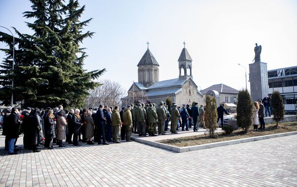 Возложение цветов к мемориалу Защитнику Отечества - Sputnik Южная Осетия