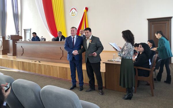 В парламенте состоялось награждение депутатов и сотрудников аппарата - Sputnik Южная Осетия