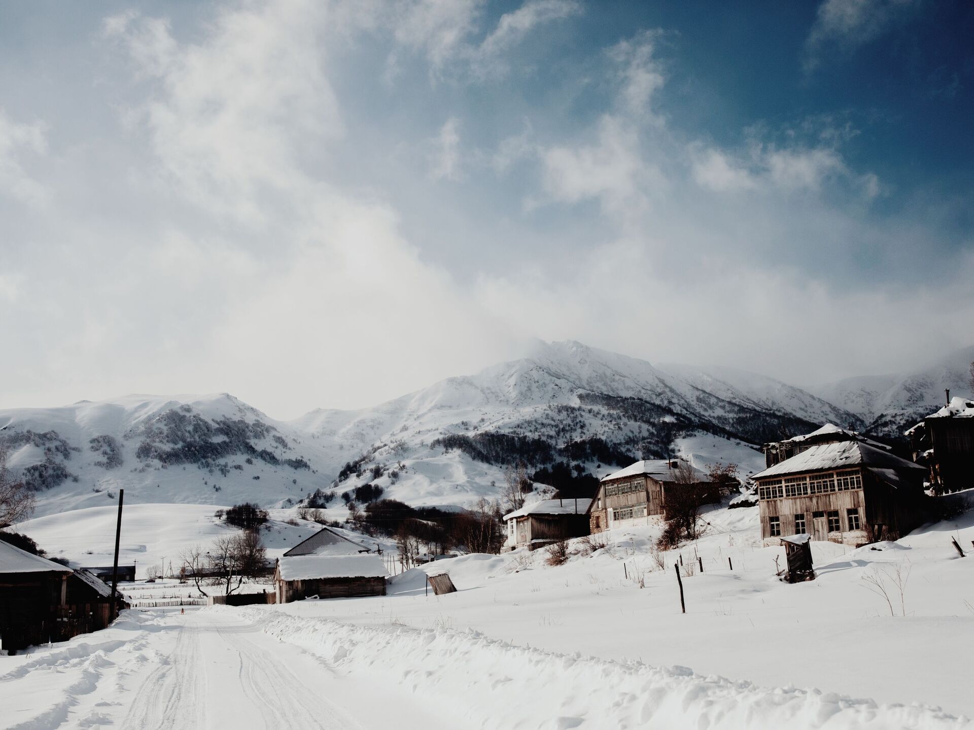 Погода в осетии в мае. Синагур село. Село абрев Южная Осетия. Цхинвал фото 2022. Южная Осетия зима.