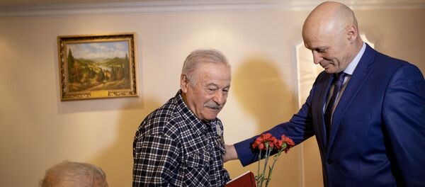 Награждение ветеранов Великой Отечественной войны в посольстве РФ в Цхинвале Награждение ветеранов Великой Отечественной войны в посольстве РФ в Цхинвале - Sputnik Южная Осетия