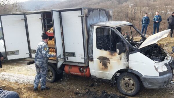 В  одном из сел Дзауского района сгорел хлебовоз комбината хлебобулочных изделий - Sputnik Южная Осетия