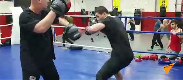 Боксер Артур Кудухов готовится к предстоящему дебюту на профессиональный ринг Боксер Артур Кудухов готовится к предстоящему дебюту на профессиональный ринг - Sputnik Южная Осетия