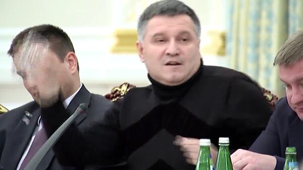 Аваков бросил в Саакашвили стакан с водой. Кадры инцидента - Sputnik Южная Осетия