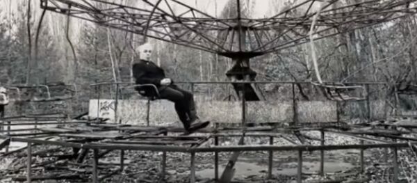 Тилль Линдеманн прокатился на карусели в городе-призраке Припять – видео - Sputnik Южная Осетия