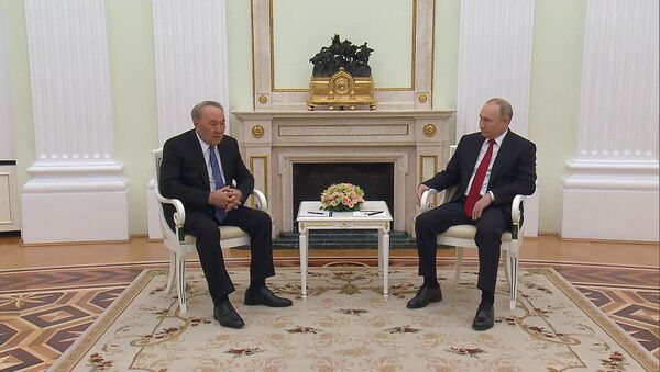 Владимир Путин поблагодарил Нурсултана Назарбаева за вклад в создание ЕАЭС - Sputnik Южная Осетия