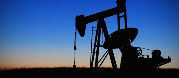Нефтяной насос на закате, архивное фото Нефтяной насос на закате, архивное фото - Sputnik Южная Осетия