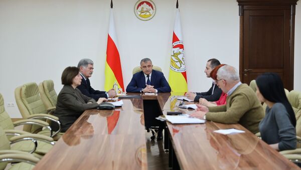 Президент Анатолий Бибилов провел совещание с членами правительства - Sputnik Южная Осетия