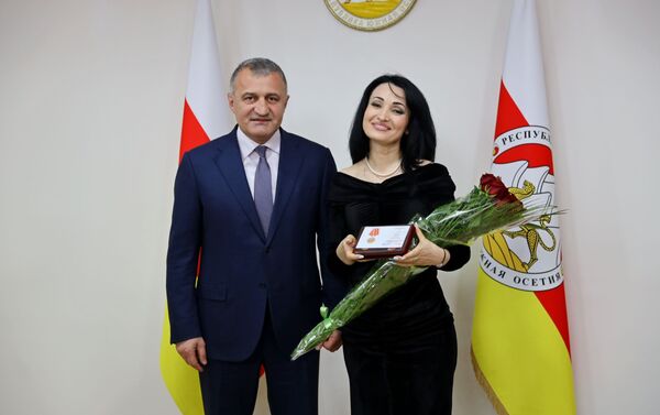 Президент Южной Осетии наградил работников ГТРК Ир - Sputnik Южная Осетия