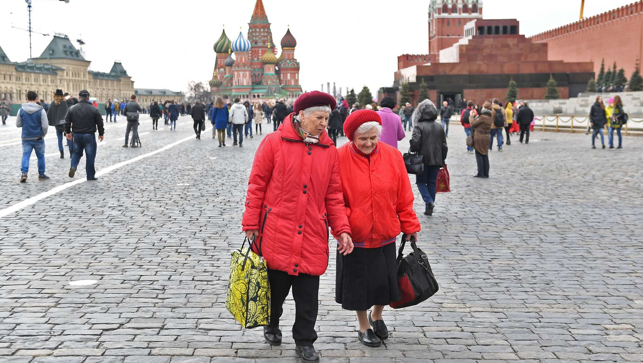 Пенсионеры петербурга. Пенсионеры в Москве. Жители Москвы. Пожилые москвичи. Москвичи люди.