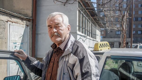 Таксист Роланд Бязров. - Sputnik Южная Осетия