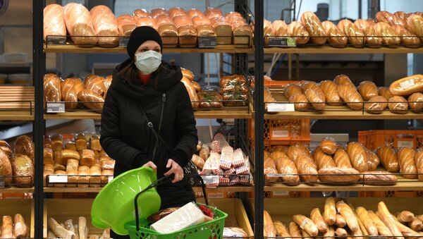 Покупательница в гипермаркете Глобус в Москве - Sputnik Южная Осетия