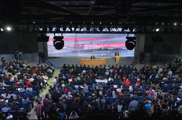 Одиннадцатая ежегодная большая пресс-конференция президента России Владимира Путина - Sputnik Южная Осетия